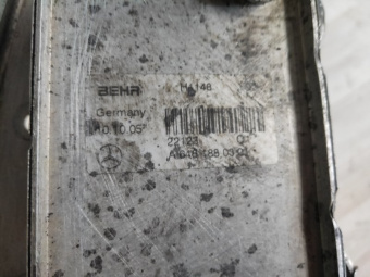 Радиатор масляный A6121880101